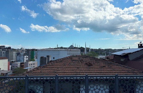 Galata Apartment | Luxury 1BR Turkish Bath Walk to Galata