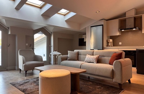 Karakoy Apartment | Luxury Penthouse Suite with Private Terrace