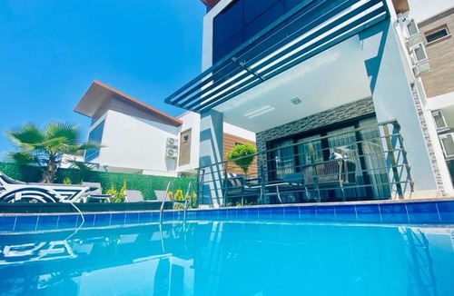 Kadnlar Denizi Mahallesi Villa | Luxury Villa Ada Marin