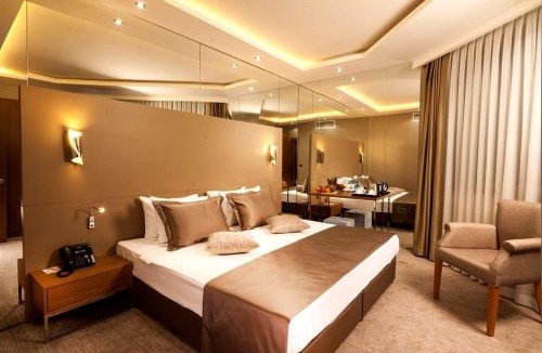 Karsiyaka Hotel | MAJURA HOTEL BUSINESS
