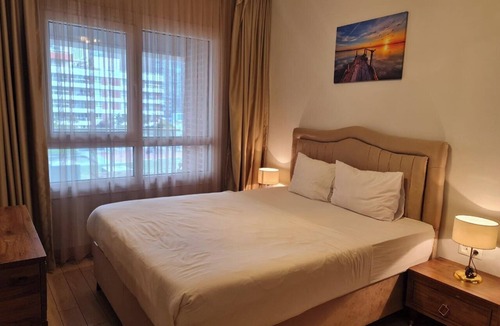 Bagcilar Apartment | Metro station 100 meters away and best for your family with balcony...