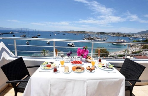 Bodrum City Center Hotel | MİA HİLL SUİTES OTEL