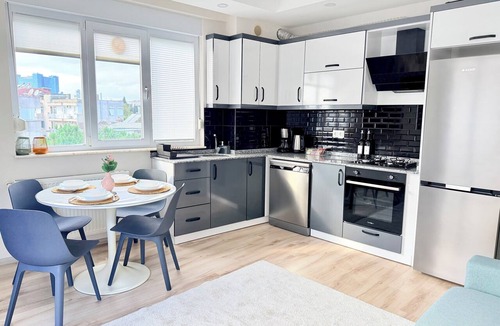 Antalya City Centre Apartment | Modern Central Flat Near Old Town with Fast WiFi 2BR