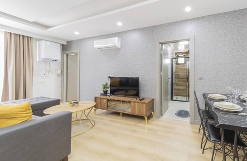 Muratpasa Apartment | Modern Flat w Balcony 10 min to Beach in Antalya