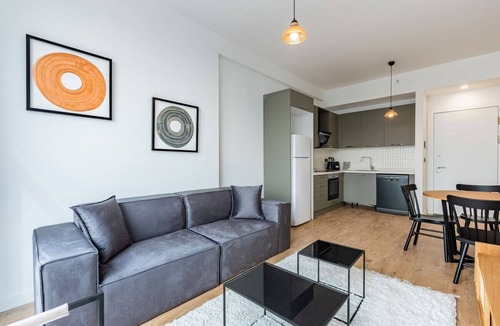 Kadikoy Apartment | Modern Flat with Fantastic City View in Kadikoy