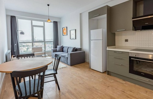 Kadikoy Apartment | Modern Flat with Fantastic City View in Kadikoy