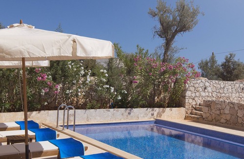 Kalkan Apartment | Modern Luxury 3 Bed Apartment with Private Pool, Garden & 10-Min Walk to Kalkan.