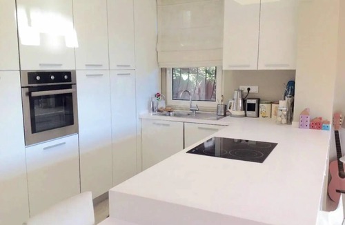 Sariyer House | Modern Room in Maslak