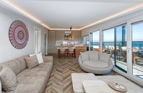Karaburun Koyu Apartment | Modern Sea View Penthouse with Private Terrace – 20 Min to IST