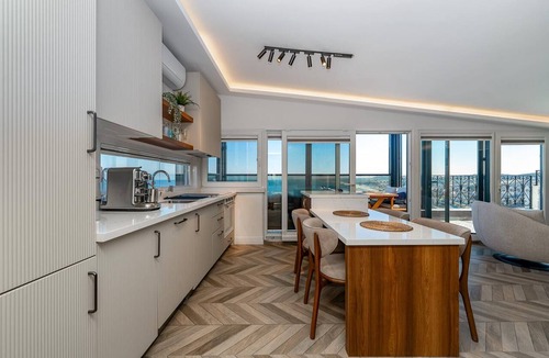 Karaburun Koyu Apartment | Modern Sea View Penthouse with Private Terrace – 20 Min to IST