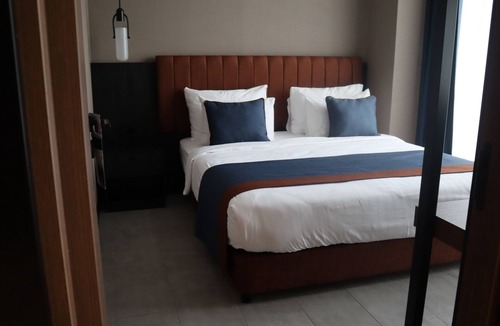 Serifali Mahallesi Bed & Breakfast | Modern, spacious suites. Close to the airport and central areas.