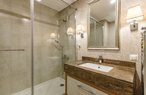 Maslak Apartment | Modern Studio Flat with City View in Sariyer