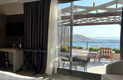 Kusadasi City Centre Bed & Breakfast | Monalisa