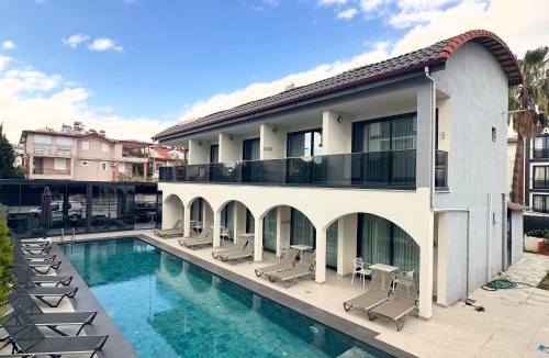 Side Hotel | Moon side