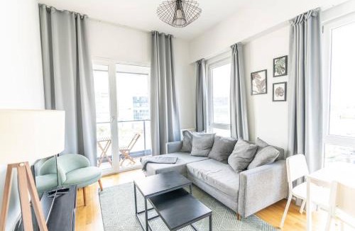 Kagithane Apartment | Near Airport Metro 1-bdr Apt Wi-fipoolgym