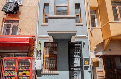 Kumkapi House | New 5-bedroom house for friends and families with WiFi, AC, near best hotspots