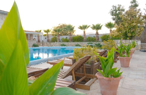 Urla Hotel | Otel Naturla Göl Evi