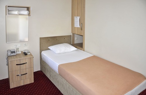 Izmit Hotel | Otel Sinal