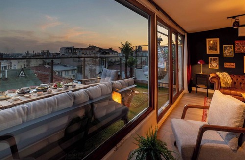 Cihangir Apartment | Panoramic Bosphorus View Terrace At Monnas Suite