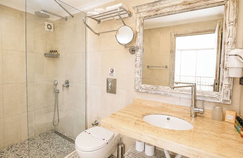 Kas Cabin | Payam Agora Hotel Room Only, Shared Terrace & Kitchen