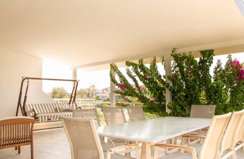 Cesme Apartment | Peaceful House with Refreshing Terrace in Cesme