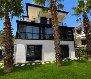 Ayvalik Villa | Pearl Mansion-1 Modern 3BR Garden House Near Beaches in Cunda