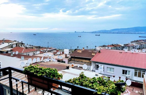 Izmir City Centre Apartment | Pleasant apartment with amazing sea view