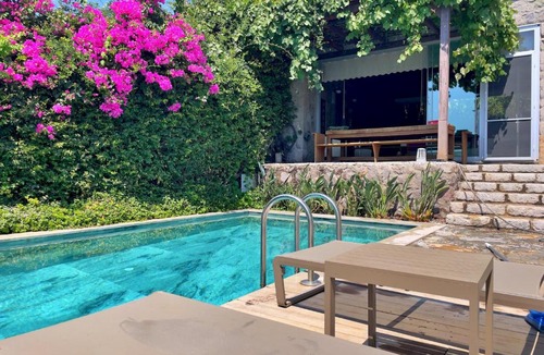 Dagbelen Villa | Private Pool Getaway in a Luxury Stone Villa