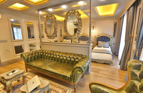 Yomra Hotel | REAL KiNG SUiTE