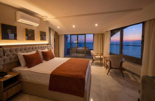 Eski Lara Hotel | Reev Coffee & House