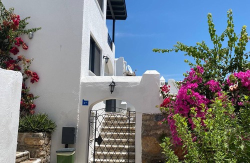 Bodrum House | Relax at Kun House – Sea View, Garden, Shared Pool & Central Location in Bodrum