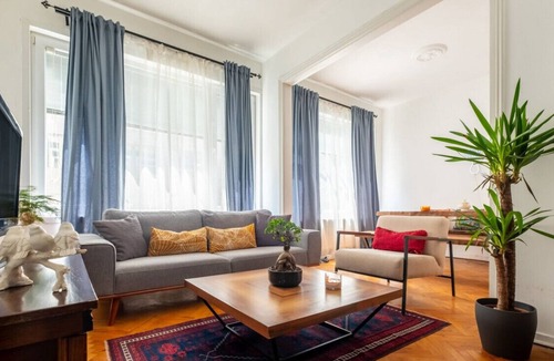 Moda Apartment | Retro Charming Flat 1 min to Central in Kadikoy