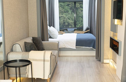 Ardesen Hotel | Riverside Tinyhouse