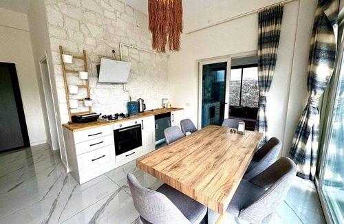 Sapanca Villa | Sapanca 2+1 Heating Pool-Conservative-Fireplace-Jacuzzi-6 Person Holiday Villa