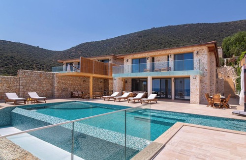 Kalkan Villa | seafront villa with private beach
