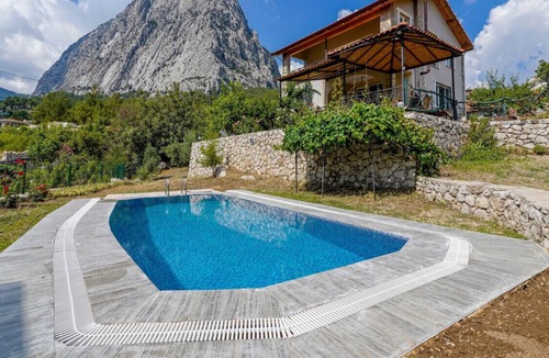 Manavgat Villa | Secluded Villa with on Mountainside in Antalya