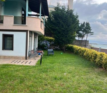 Yesilyali Apartment | Seyran Seaside Apartments - 1-garden floor