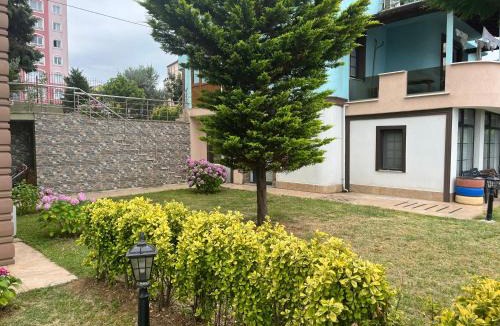 Yesilyali Apartment | Seyran Seaside Apartments - 1-garden floor