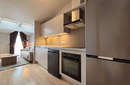 Karakoy Apartment | Skylit penthouse & terrace near Galataport