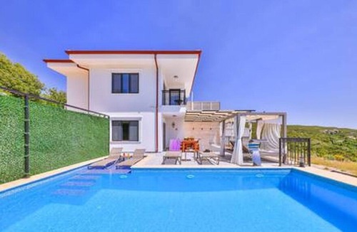 Kas House | Sleeps 4, Luxury Spacious Villa - AWZ 279