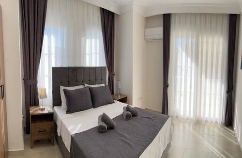 Alanya Villa | Sleeps 6, Villa with Shared Pool - AWZ 257