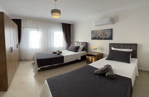 Alanya Villa | Sleeps 6, Villa with Shared Pool - AWZ 257