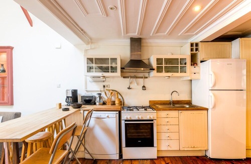 Cihangir House | Spacious 2BR-2BA Historic Triplex in Taksim
