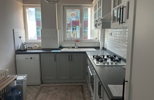 Moda Apartment | Spacious 3-bedroom apartment with WiFi, AC in wonderful Kadıköy Istanbul