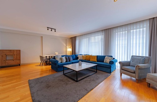 Cihangir Apartment | Spacious 3-bedroom apartment in amazing İstanbul with AC