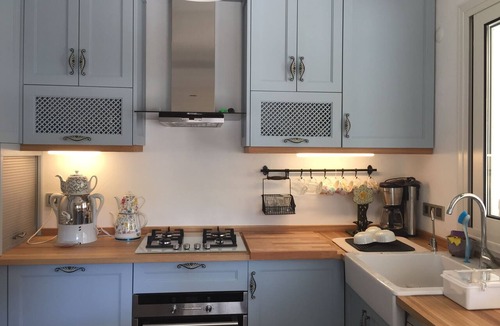 Ilica House | Spacious 4-bedroom home-sleeps 9 with AC in all rooms-3 minutes from the sea!