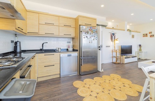 Eski Lara Apartment | Spacious Flat w Balcony 3 min to Beach in Antalya