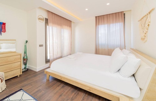 Eski Lara Apartment | Spacious Flat w Balcony 3 min to Beach in Antalya