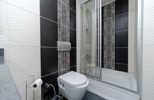 Tophane Apartment | Spacious One-Bedroom Central Apartment - Elevator