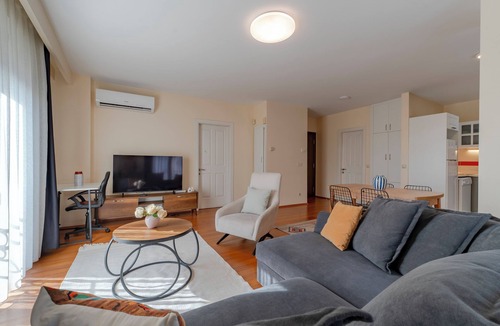 Karakoy Apartment | Spacious One-Bedroom Apartment with Bosphorus View